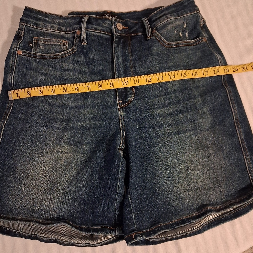 Judy Blue Medium Wash Jean Shorts - Picture 9 of 11